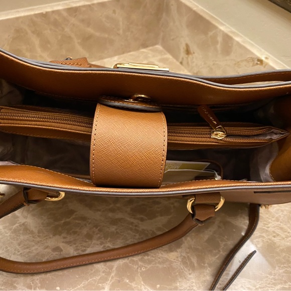 Michael Kors HAMILTON Large EW Satchel brown purse.  Lightly used. - Picture 6 of 9